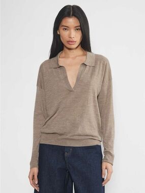 Aritzia Wilfred Clara Merino Wool V Neck Sweater in Tan Brown size Medium